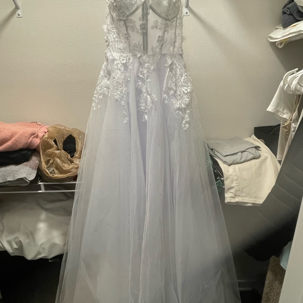 Elegant White Lace Wedding Dress